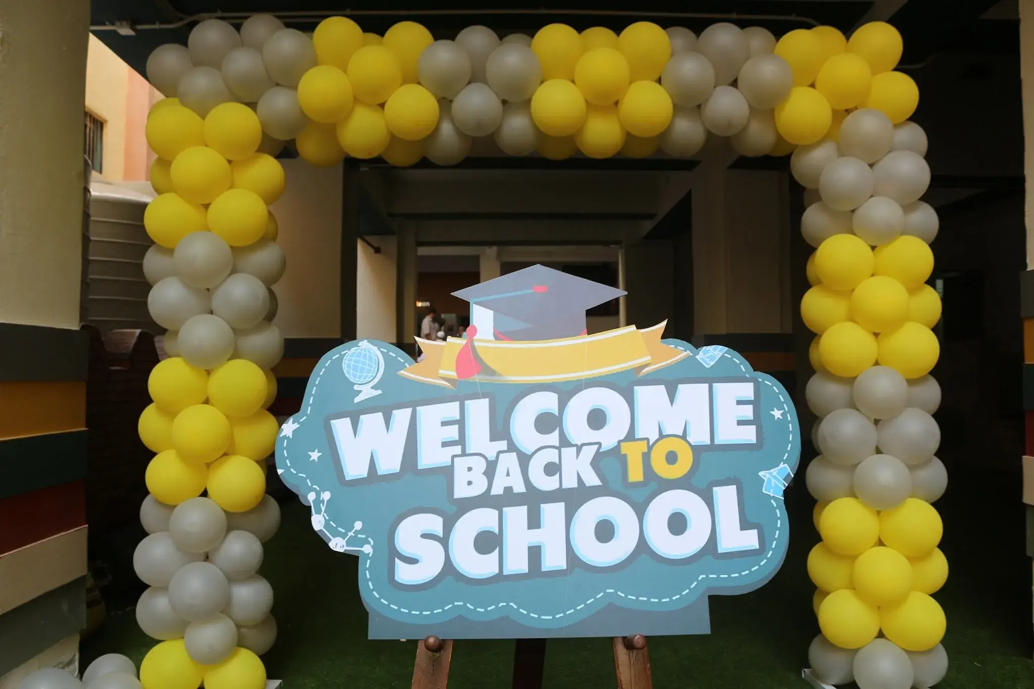 Welcome-back display at Elrahman Language School